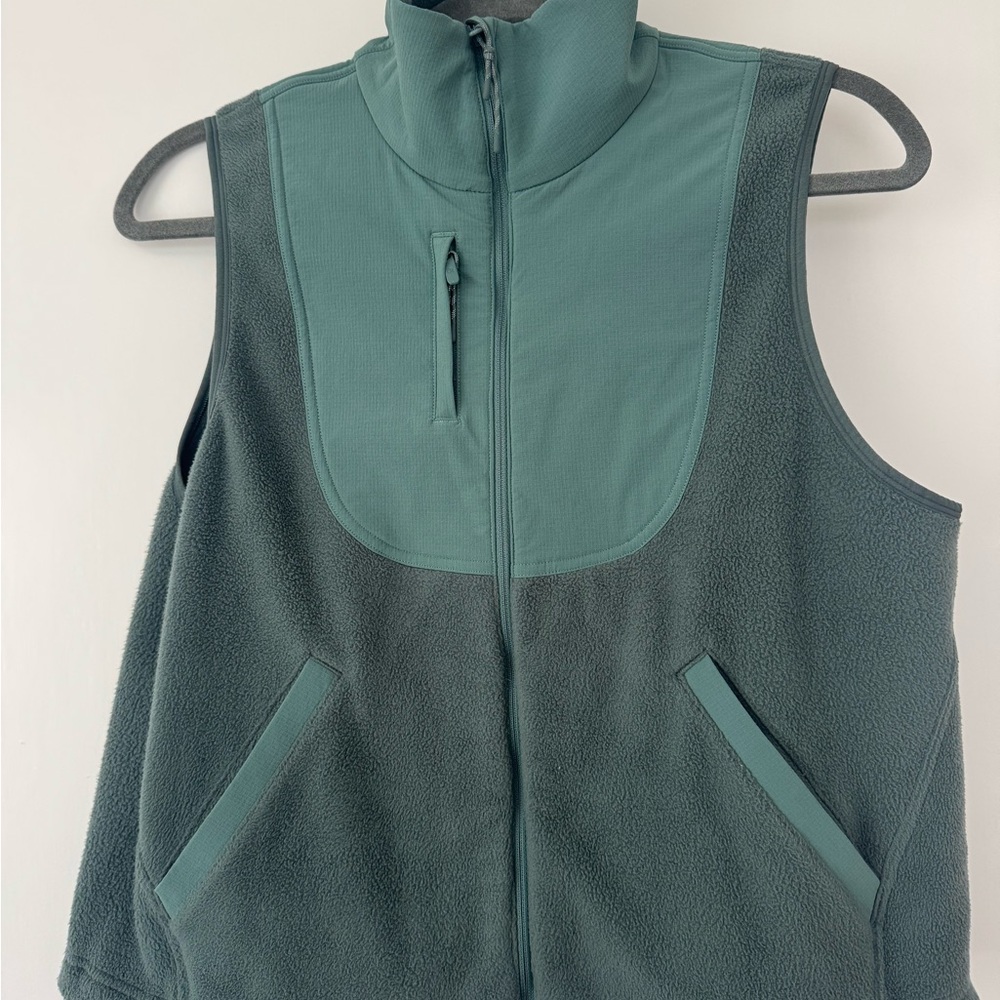 LULULEMON Green Sleeveless Fleece Vest